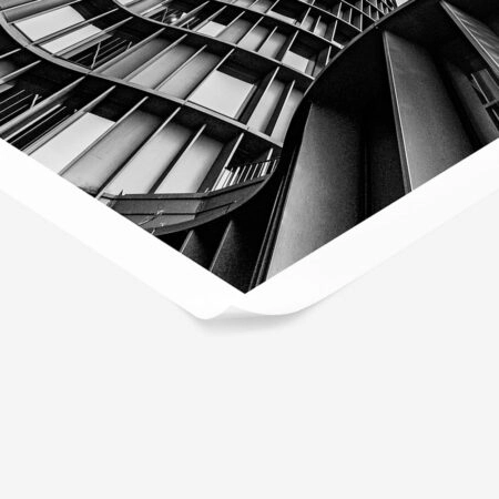 Poster BLACK AND WHITE ARCHITECTURAL FLOWING CURVED BUILDING - Πολεις - Χαρτες Sticky 1