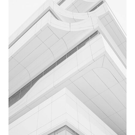 Poster BLACK AND WHITE ARCHITECTURAL GEOMETRIC APARTMENTS LOW ANGLE BALCONIES - Πολεις - Χαρτες Sticky 2