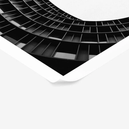 Poster BLACK AND WHITE ARCHITECTURAL GEOMETRIC CURVED FACADE - Πολεις - Χαρτες Sticky 1