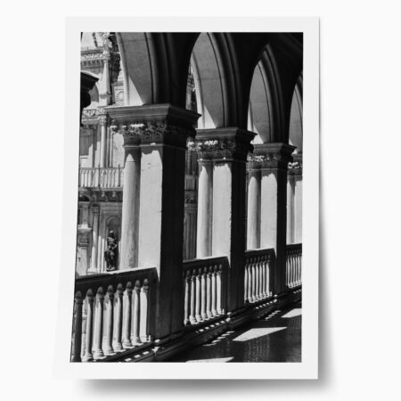 Poster BLACK AND WHITE ARCHITECTURAL GOTHIC COLUMNS - Πολεις - Χαρτες
