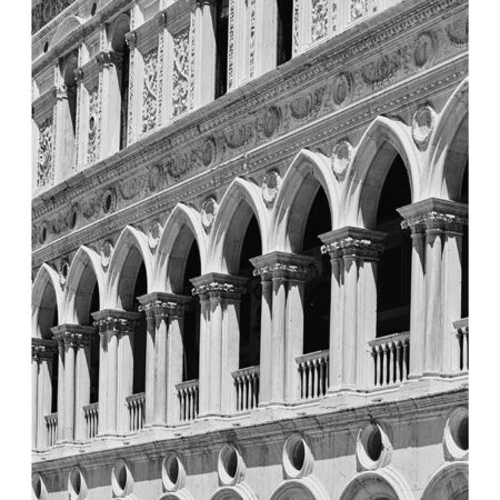 Poster BLACK AND WHITE ARCHITECTURAL GOTHIC FACADE - Πολεις - Χαρτες Sticky 2