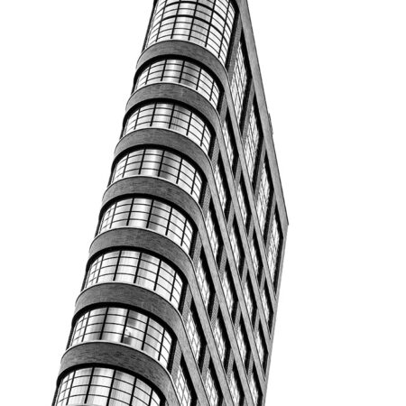 Poster BLACK AND WHITE ARCHITECTURAL NARROW BUILDING 2 - Πολεις - Χαρτες Sticky 2