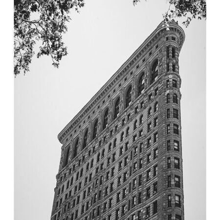 Poster BLACK AND WHITE ARCHITECTURAL NARROW BUILDING 3 - Πολεις - Χαρτες Sticky 2