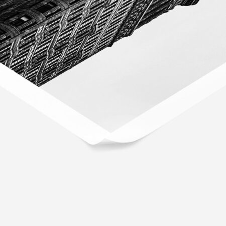 Poster BLACK AND WHITE ARCHITECTURAL NARROW BUILDING - Πολεις - Χαρτες Sticky 1