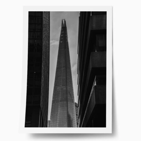 Poster BLACK AND WHITE ARCHITECTURAL PYRAMID SKYSCRAPER - Πολεις - Χαρτες