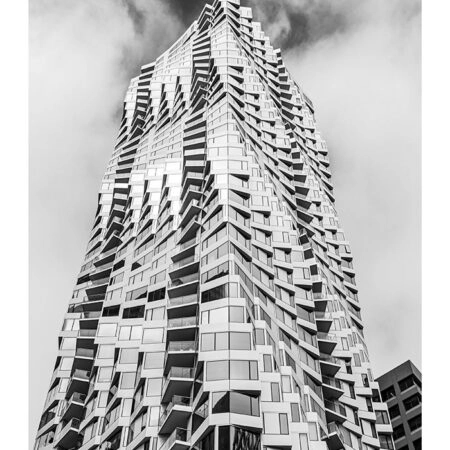 Poster BLACK AND WHITE ARCHITECTURAL RIPPLED FACADE - Πολεις - Χαρτες Sticky 2