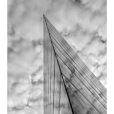 Poster BLACK AND WHITE ARCHITECTURAL SHARP CORNER CLOUDS - Πολεις - Χαρτες Sticky 2
