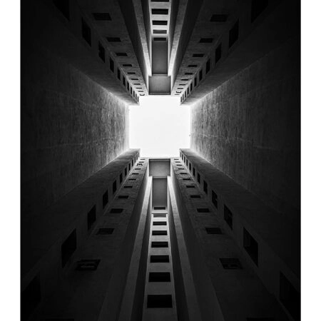 Poster BLACK AND WHITE ARCHITECTURAL TALL TOWER BLOCK - Πολεις - Χαρτες Sticky 2