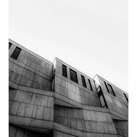 Poster BLACK AND WHITE ARCHITECTURAL TEXTURED CONCRETE BUILDING - Πολεις - Χαρτες Sticky 2