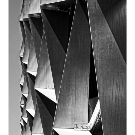 Poster BLACK AND WHITE ARCHITECTURAL TRIANGULAR METAL PANELS - Πολεις - Χαρτες Sticky 2