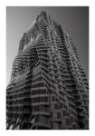 Poster BLACK AND WHITE ARCHITECTURAL TWISTING BUILDING