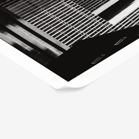 Poster BLACK AND WHITE ARCHITECTURAL VERTICAL LINES BUILDING - Πολεις - Χαρτες Sticky 1