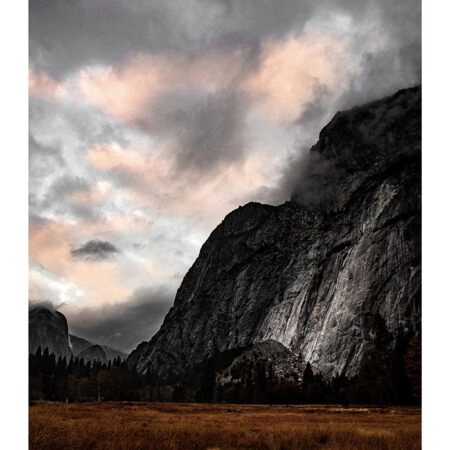 Poster RUSTIC FARMHOUSE FOGGY MOUNTAIN -  Sticky 2