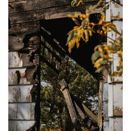 Poster RUSTIC FARMHOUSE OLD WINDOW -  Sticky 2