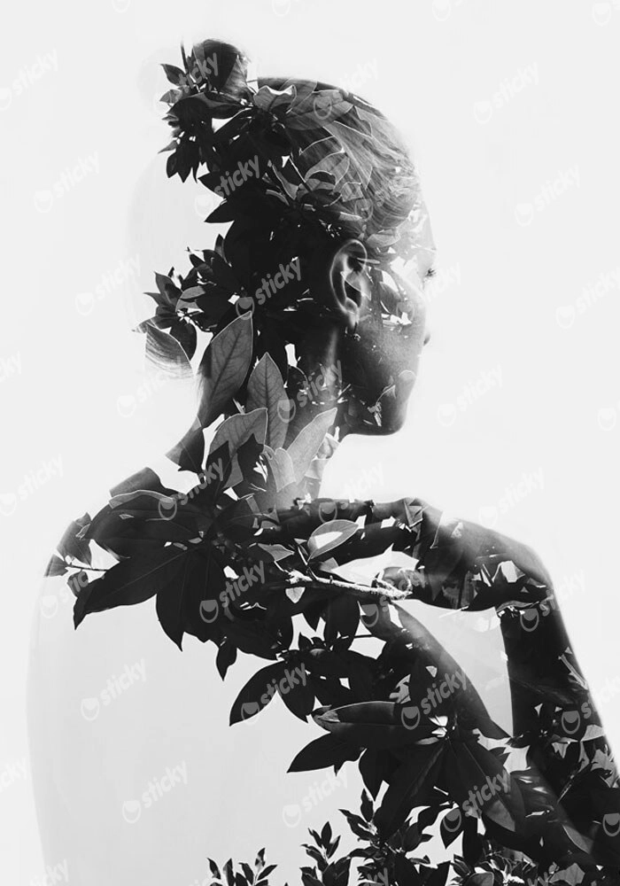 Πινακας σε καμβά WOMAN ON LEAVES
