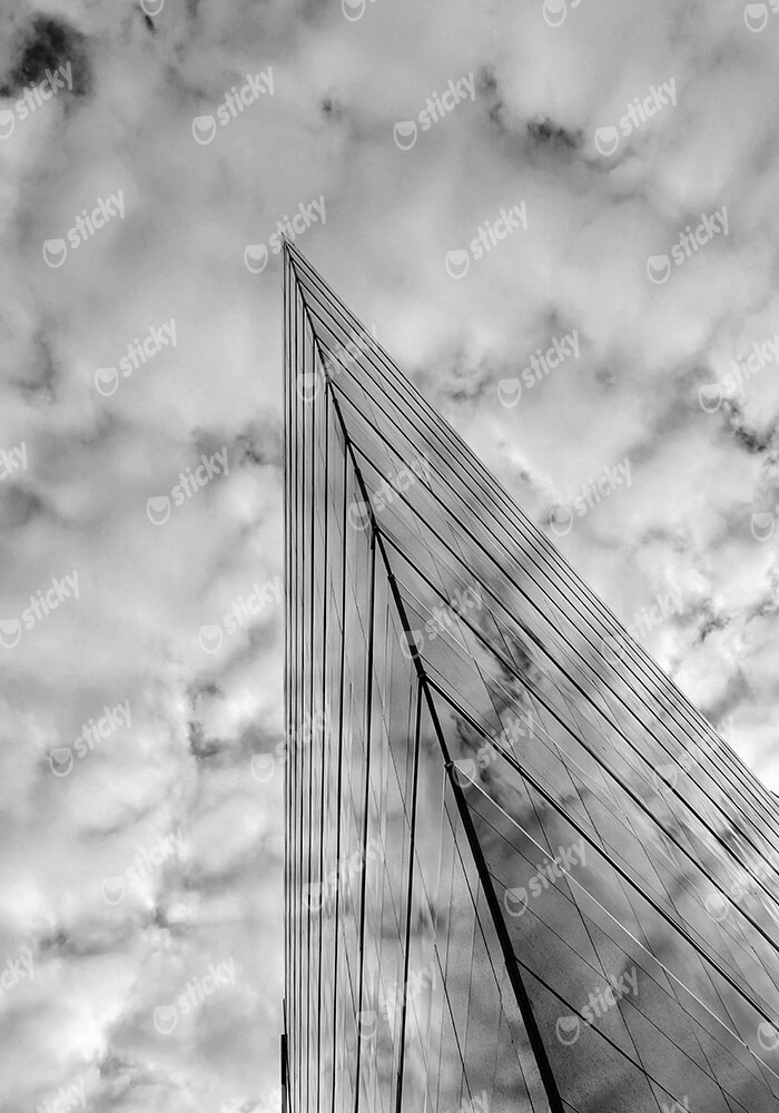 Πίνακας σε Καμβά BLACK AND WHITE ARCHITECTURAL SHARP CORNER CLOUDS