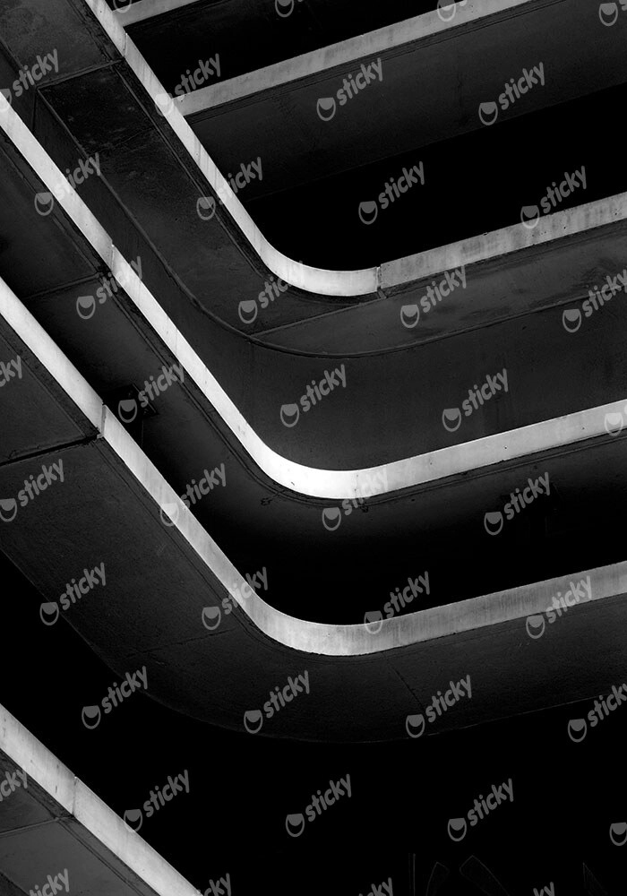 Πίνακας σε Καμβά BLACK AND WHITE ARCHITECTURAL CONCRETE PARKING STRUCTURE