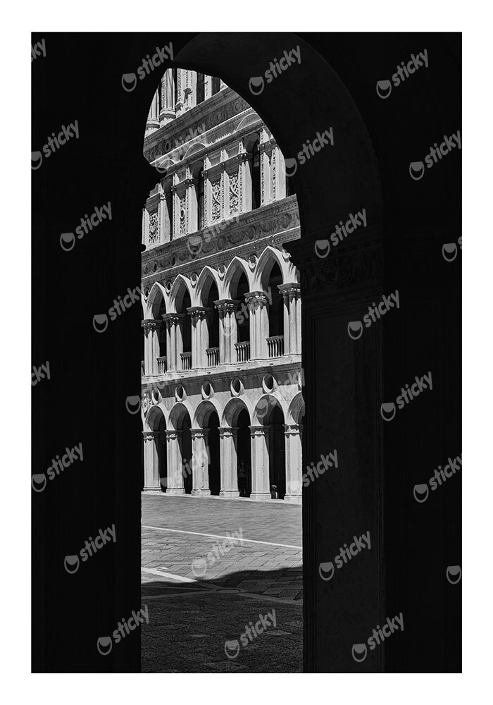 Poster BLACK AND WHITE ARCHITECTURAL ARCHWAY