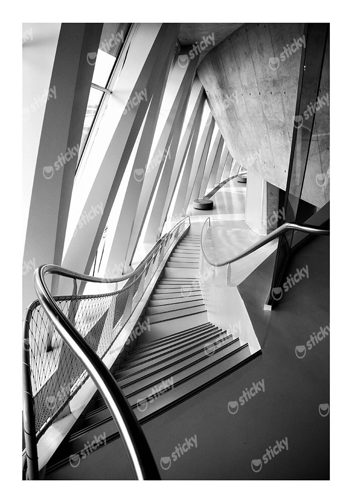 Poster BLACK AND WHITE ARCHITECTURAL CURVY STAIRCASE