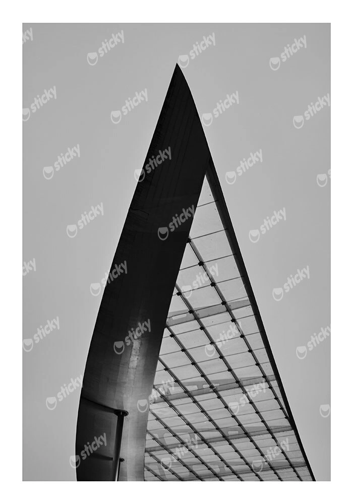 Poster BLACK AND WHITE ARCHITECTURAL TRIANGULAR ROOFTOP STRUCTURE