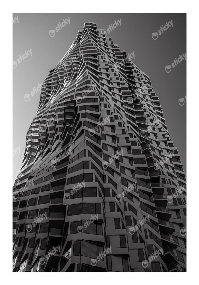 Poster BLACK AND WHITE ARCHITECTURAL TWISTING BUILDING