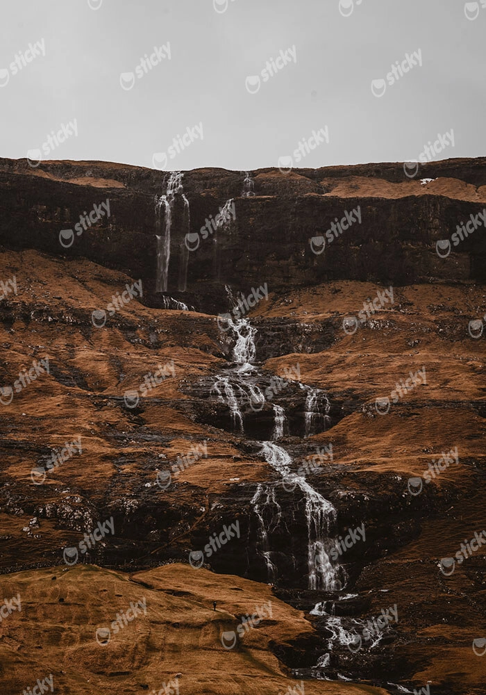 Πίνακας σε Καμβά RUSTIC FARMHOUSE WATERFALL 2