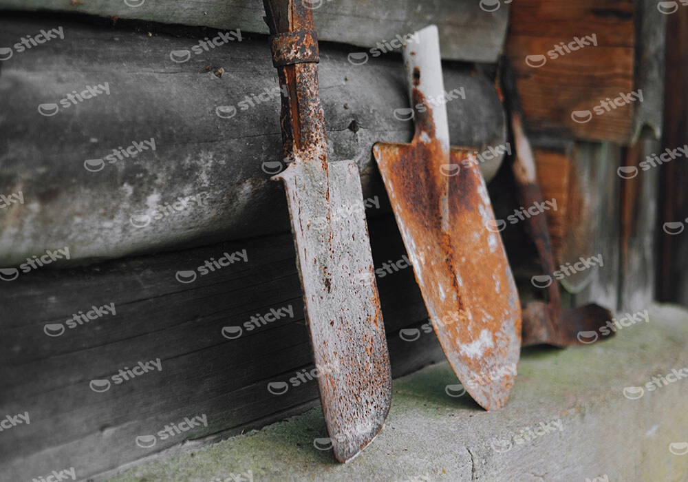 Πίνακας σε Καμβά RUSTIC FARMHOUSE OLD SHOVELS