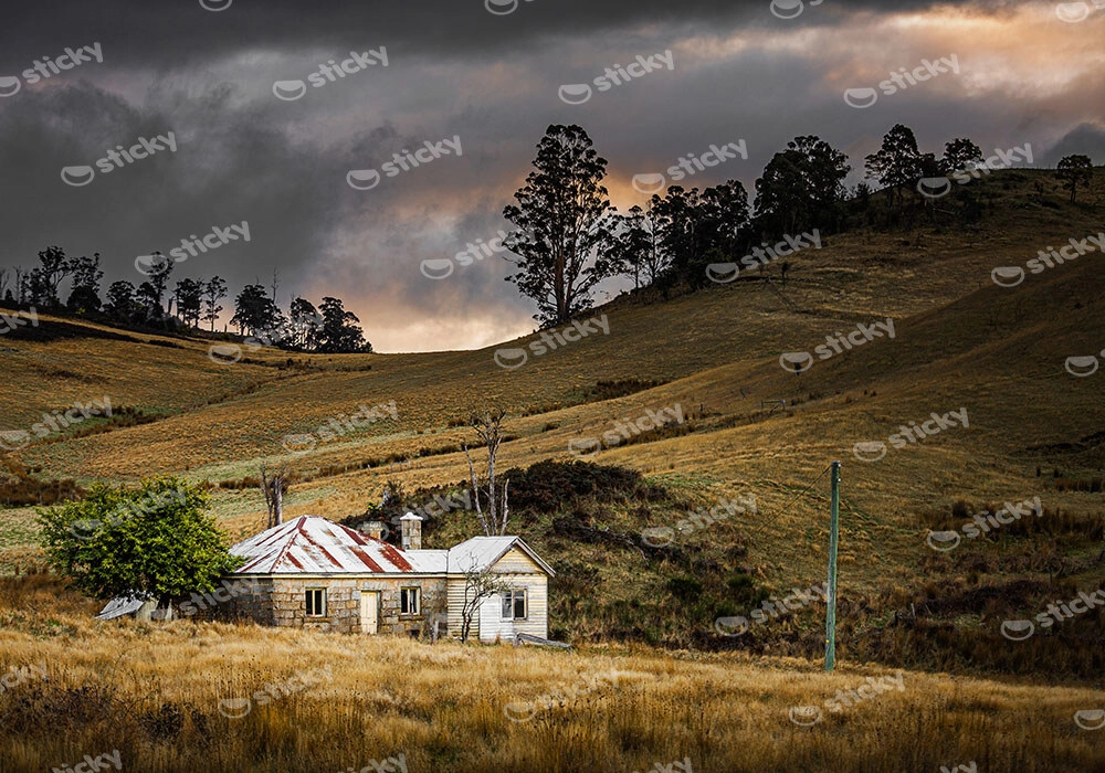 Πίνακας σε Καμβά RUSTIC FARMHOUSE HILL CABIN