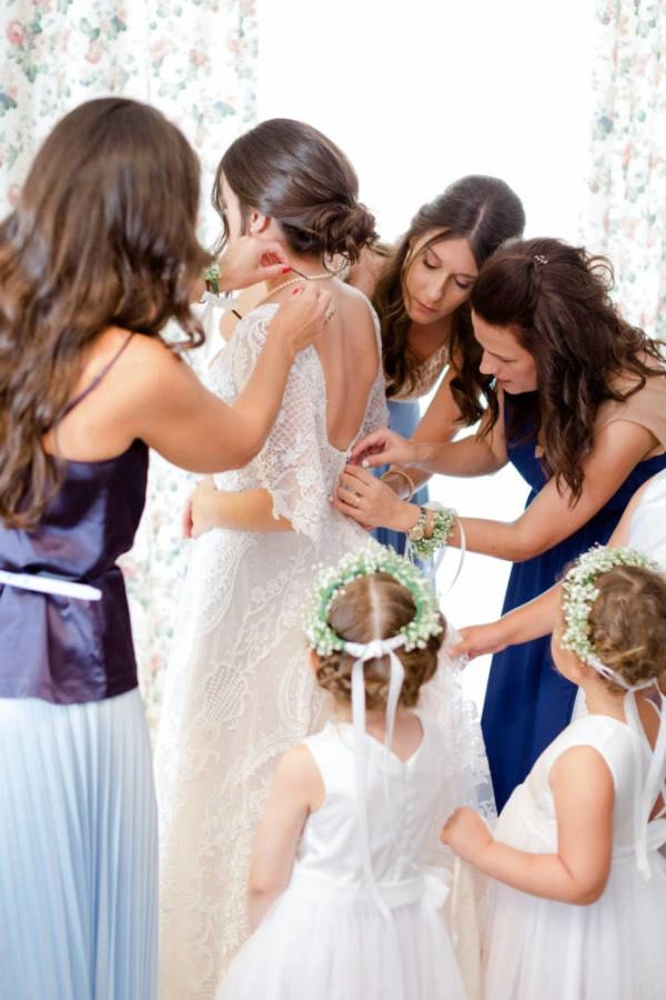 Η νύφη και οι φίλες της