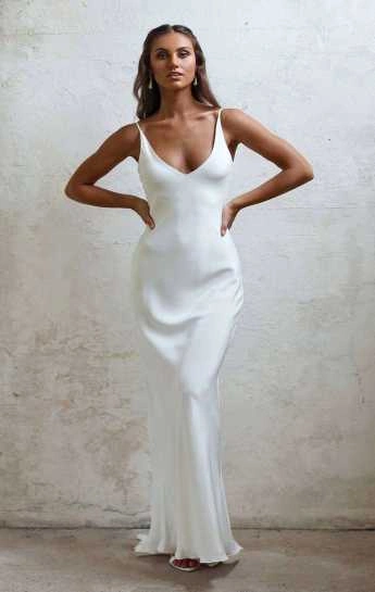 Slip dress νυφικό για την ενναλακτική νύφη