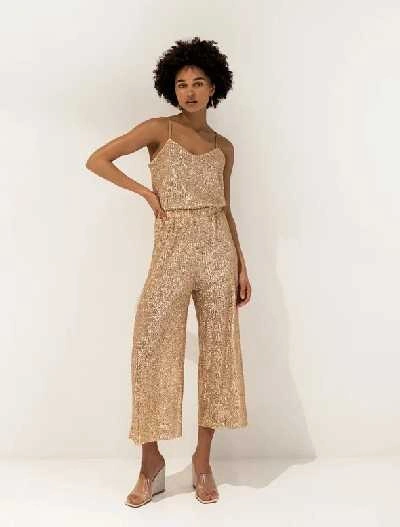 Ψηλόμεσο παντελόνι σε crop μήκος με χρυσή-σαμπανιζέ απόχρωση