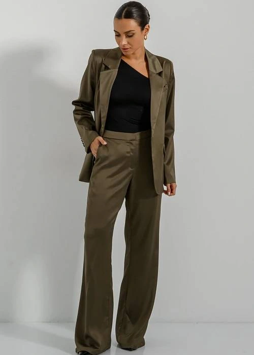 Ψηλόμεση straight leg παντελόνα με σατινέ υφή και τσέπες στο μπροστινο μέρος