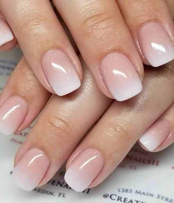 Nύχια Νύφης με κοντό ομπρέ σε λευκό και nude, σε τετράγωνο σχήμα