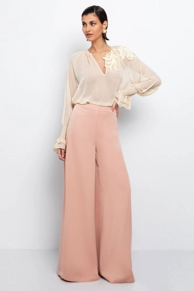 Full length ψηλόμεσο παντελόνι, με με έντονο φαρδύ μπατζάκι