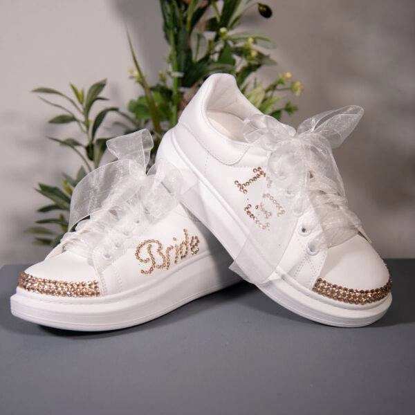 Bridal sneakers λευκά διακοσμημένα με χρυσά strass στο μπροστά μέρος