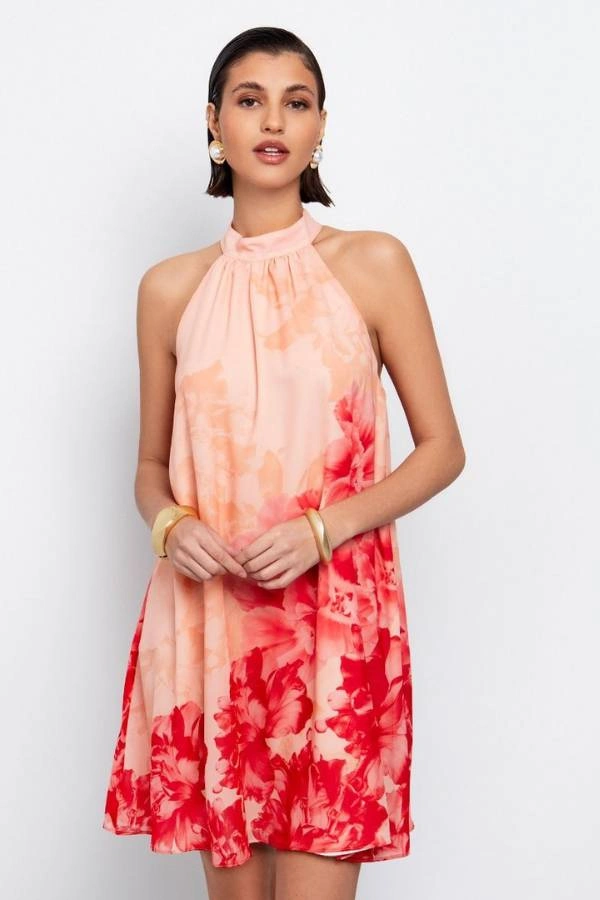 Κοντό φόρεμα σε ριχτή γραμμή με λουλουδάτο τύπωμα σε χρωματική αντίθεση