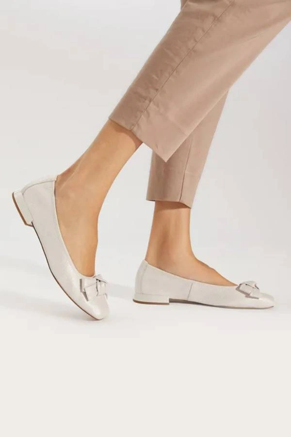 Νυφικές Μπαλαρίνες Caprice με φιόγκο Εκρού