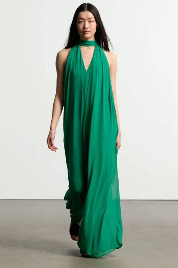 Ολόσωμη φόρμα με ανοιχτή πλάτη και ζών