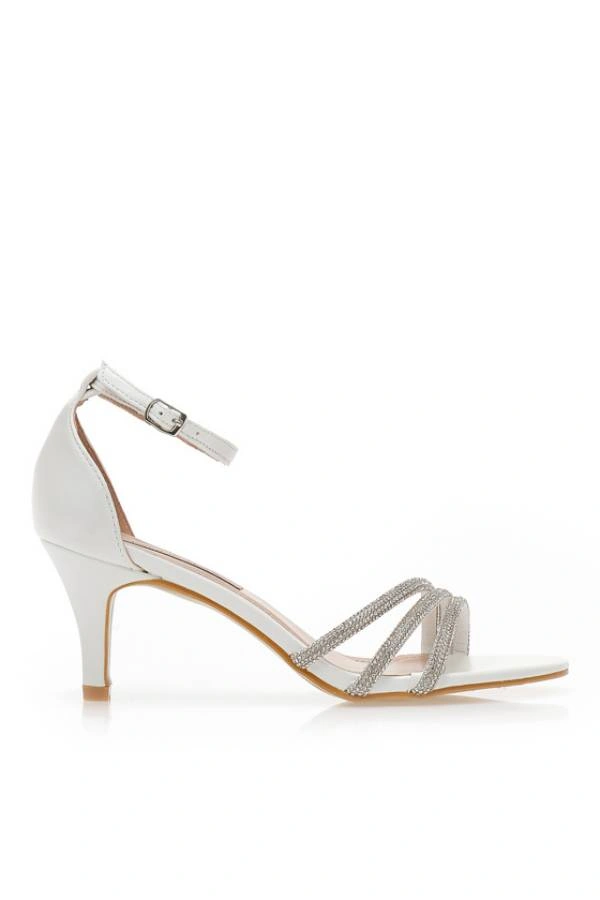 Πέδιλα λευκά δερματίνη με φάσα από λουράκια με στρας