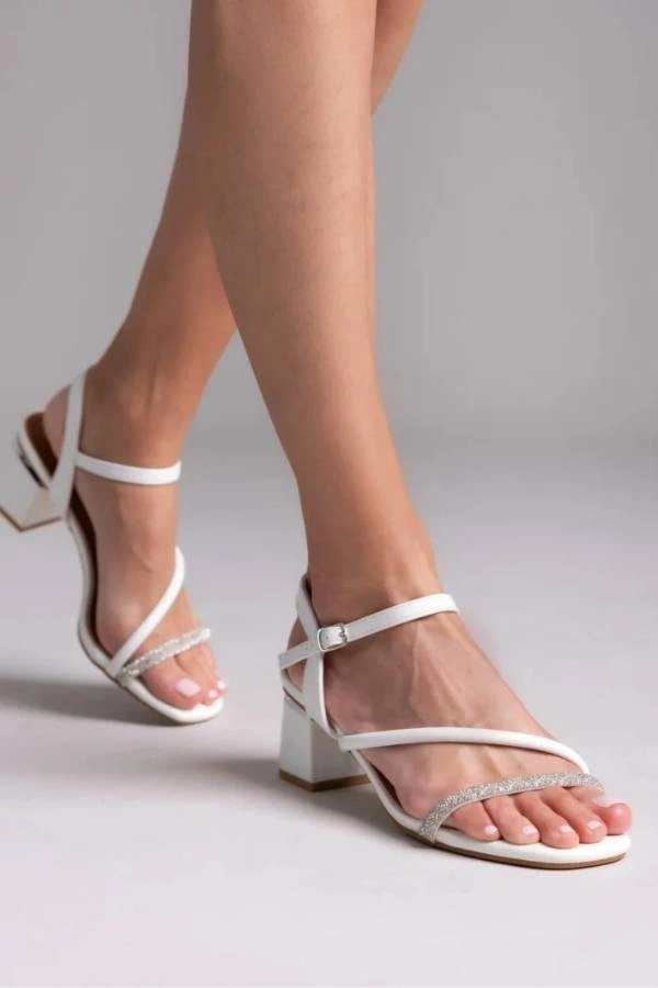 Άνετα Νυφικά Πέδιλα με στρας λουράκι σε λευκό χρώμα