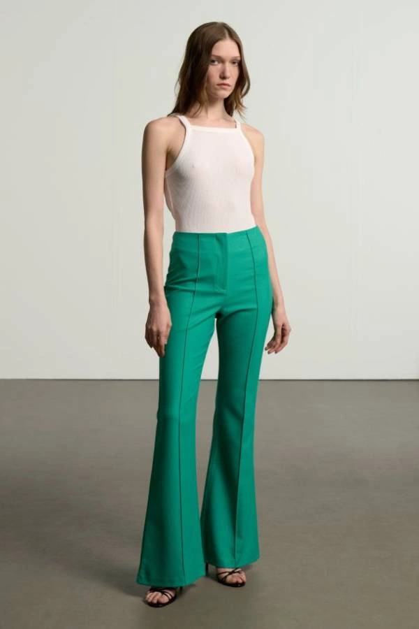 Ψηλόμεσο παντελόνι καμπάνα σε πράσινο χρώμα απο STELIOS KOUDOUNARIS