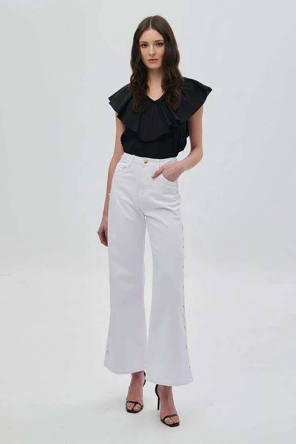 Λευκό ψηλόμεσο τζιν παντελόνι με εξαιρετική εφαρμογή και φαρδύ μπατζάκι bootcut