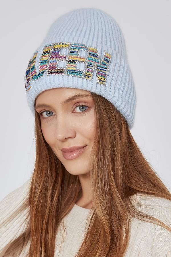 Σκούφος πλεκτός queen με strass σε σιέλ χρώμα