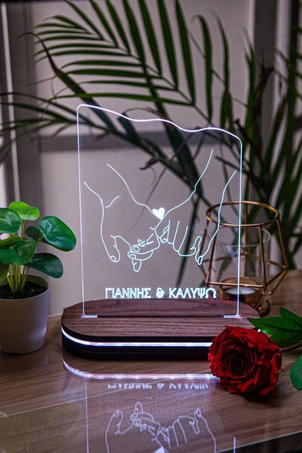 Ξύλινo χειροποίητo φωτιστικο με όνομα, αφιέρωση για δώρο επετείου για γυνάικα