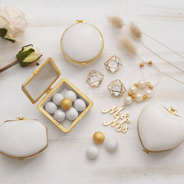 Μπομπονιέρα και μπιζουτιέρες γάμου
