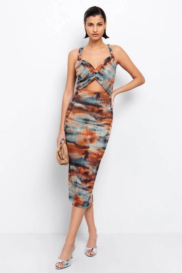 Eφαρμοστό midi φόρεμα σε ελαστική ύφανση, και τύπωμα tie dye με μεταλλιζέ όψη
