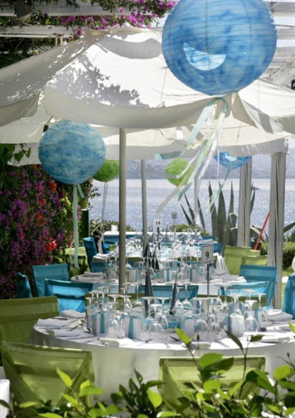 Καλοκαιρινός εξωτερικός χώρος βάπτισης με θέμα πειρατής και διακόσμηση σε γαλάζιο και πράσινο