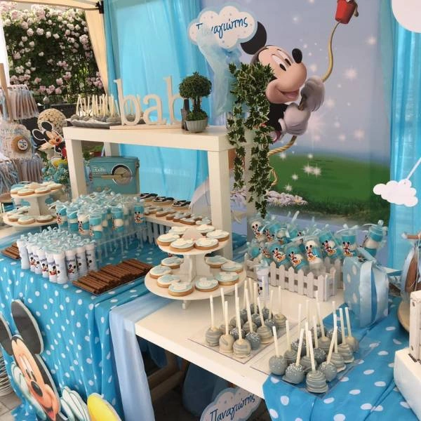 Πλούσιος στολισμός βάπτισης για αγόρι με Mickey, γλυκά και διακοσμητικά
