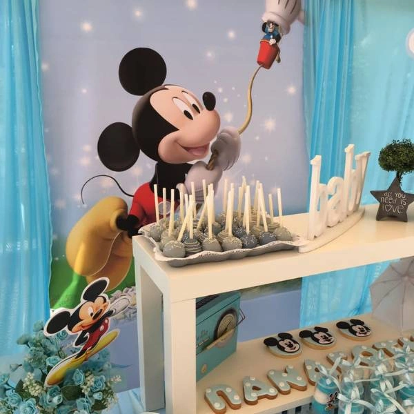 Μπλε στολισμός βάπτισης με φιγούρα Mickey Mouse και cake pops