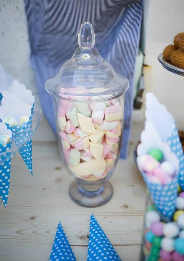 Βάζο με marshmallows σε παστέλ αποχρώσεις για παιδικό candy table